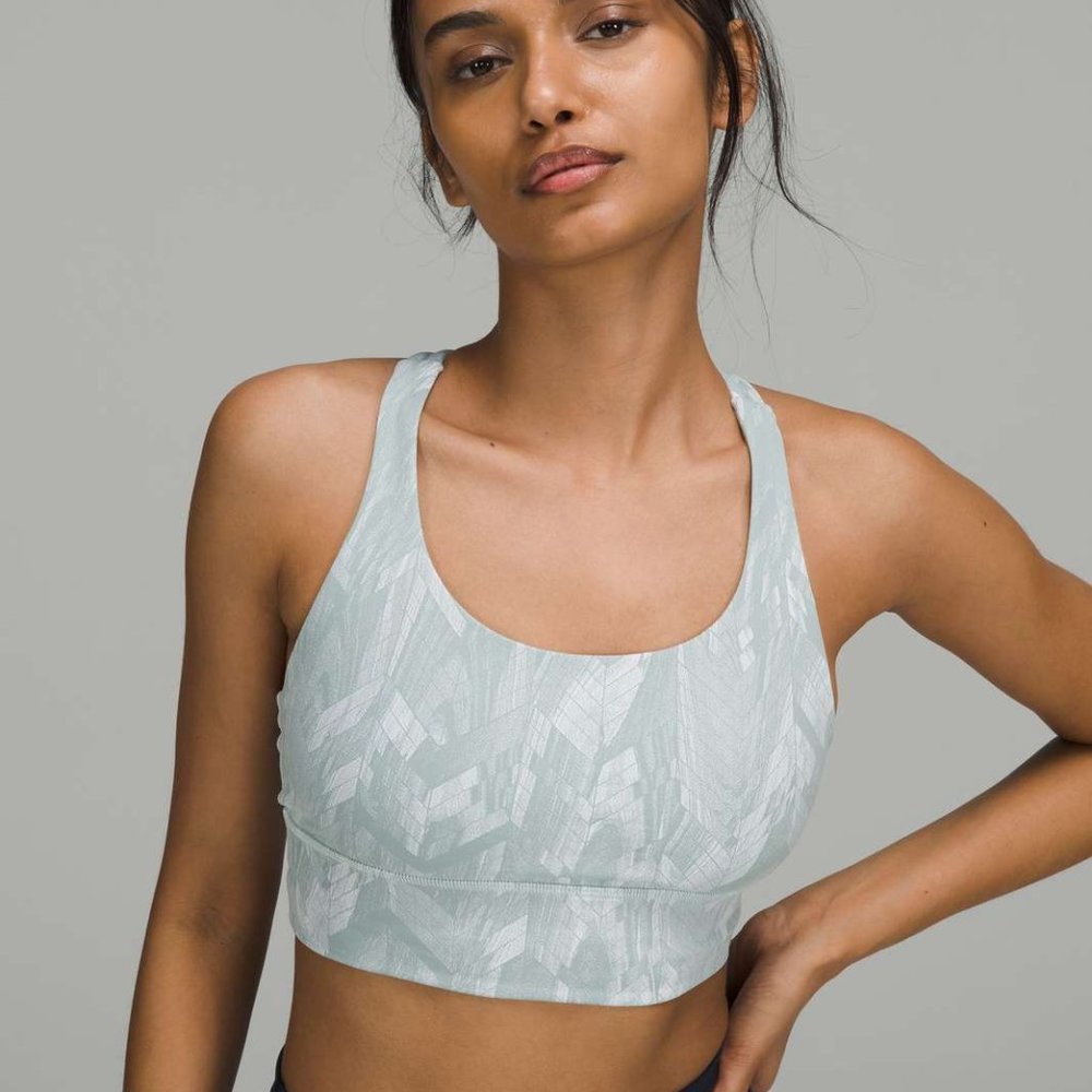 {Lululemon} Energy Longline Bra in Reverberate Chevron Jacquard Silver (w/ Cups)